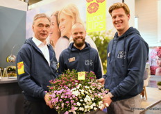 Klaus Gaumann of Selecta One together with Chris and Cor IJzelenberg and the new Lucky Lips. The new product was created in cooperation with Selecta One and comes in five colours. Available next spring and grown exclusively by IJzelenberg. "There is a focus in marketing to create a stable market."